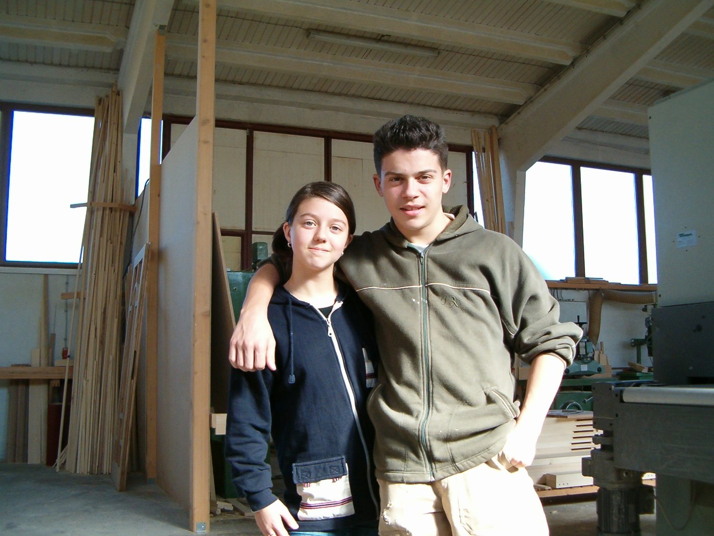 Mirela i Elvedin u pogonu, 2004.
